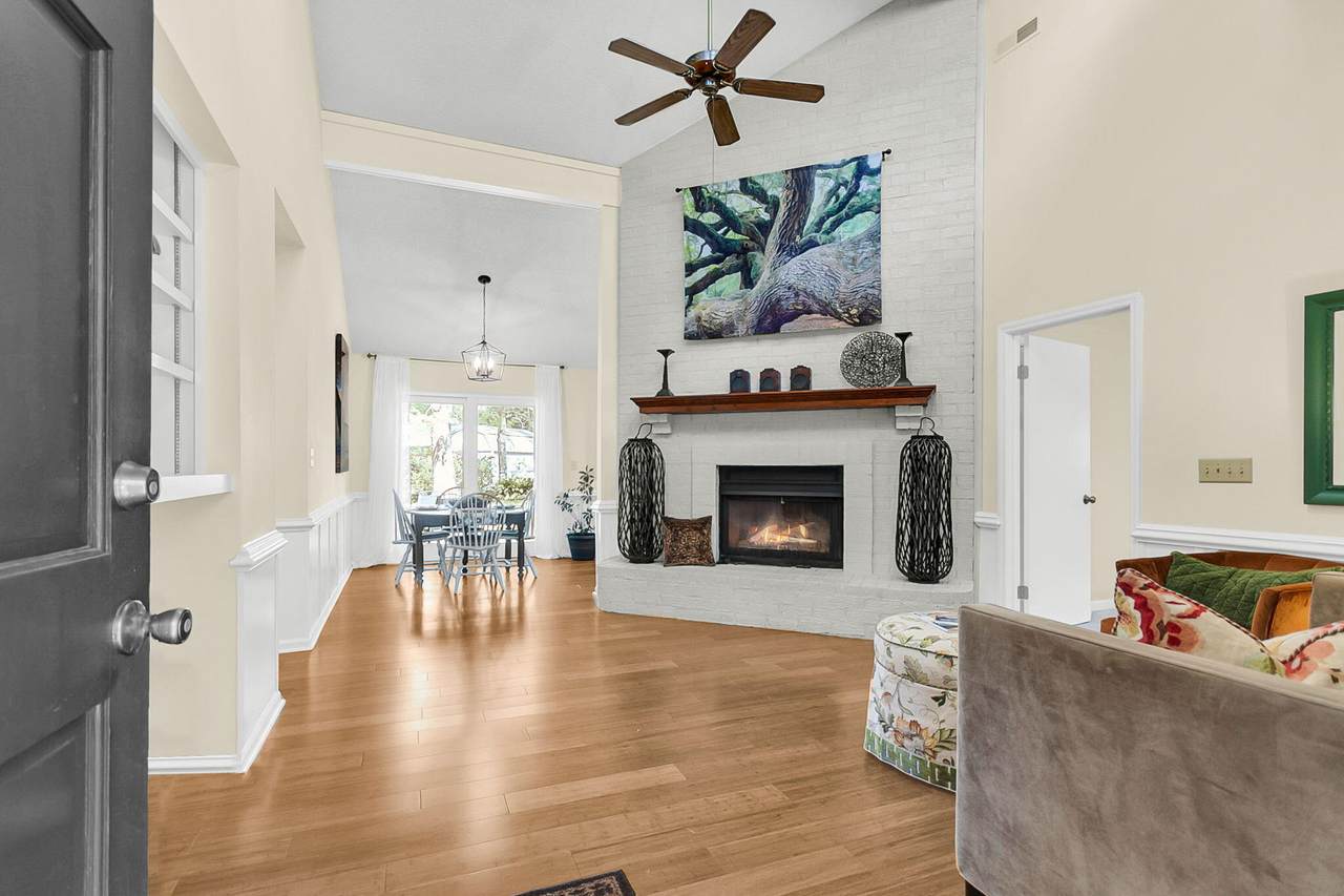 1814 Walsingham Way - Photo 1