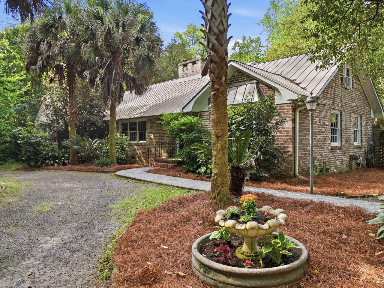 132 Tupper Lane - Photo 1
