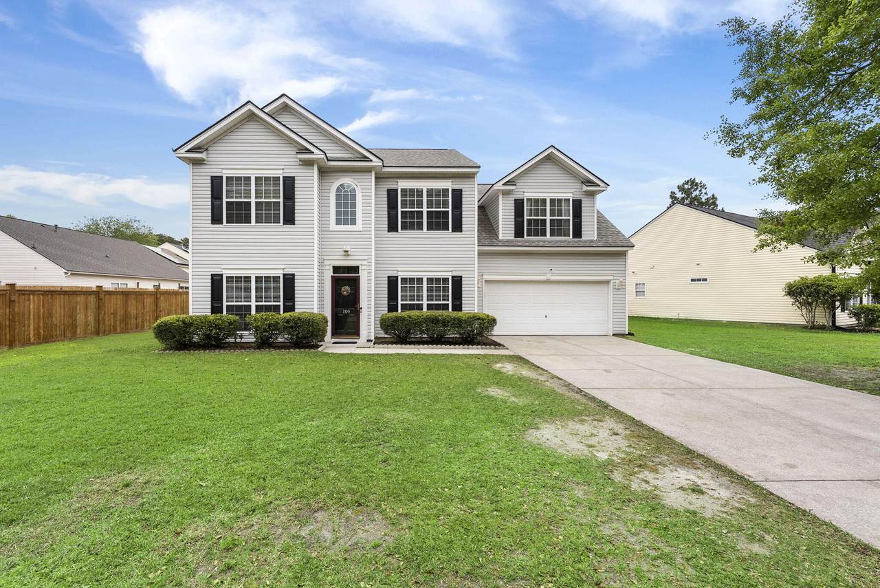 109 Hollytree Circle - Photo 1