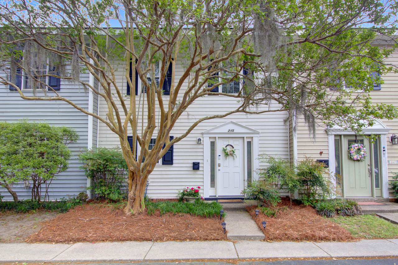 245 Heritage Circle - Photo 1