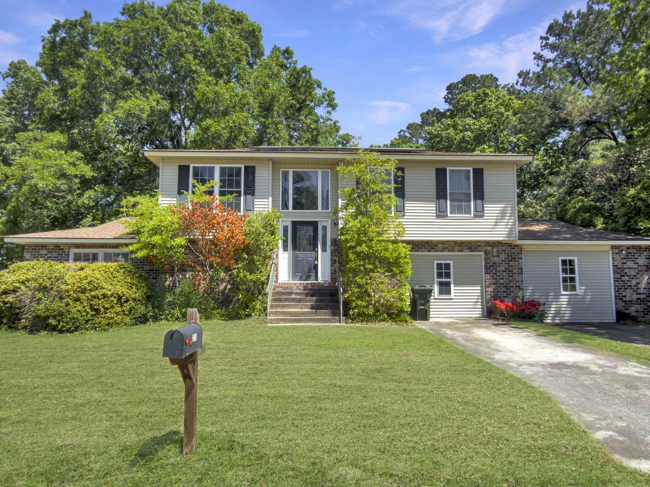 210 Kent Court - Photo 1