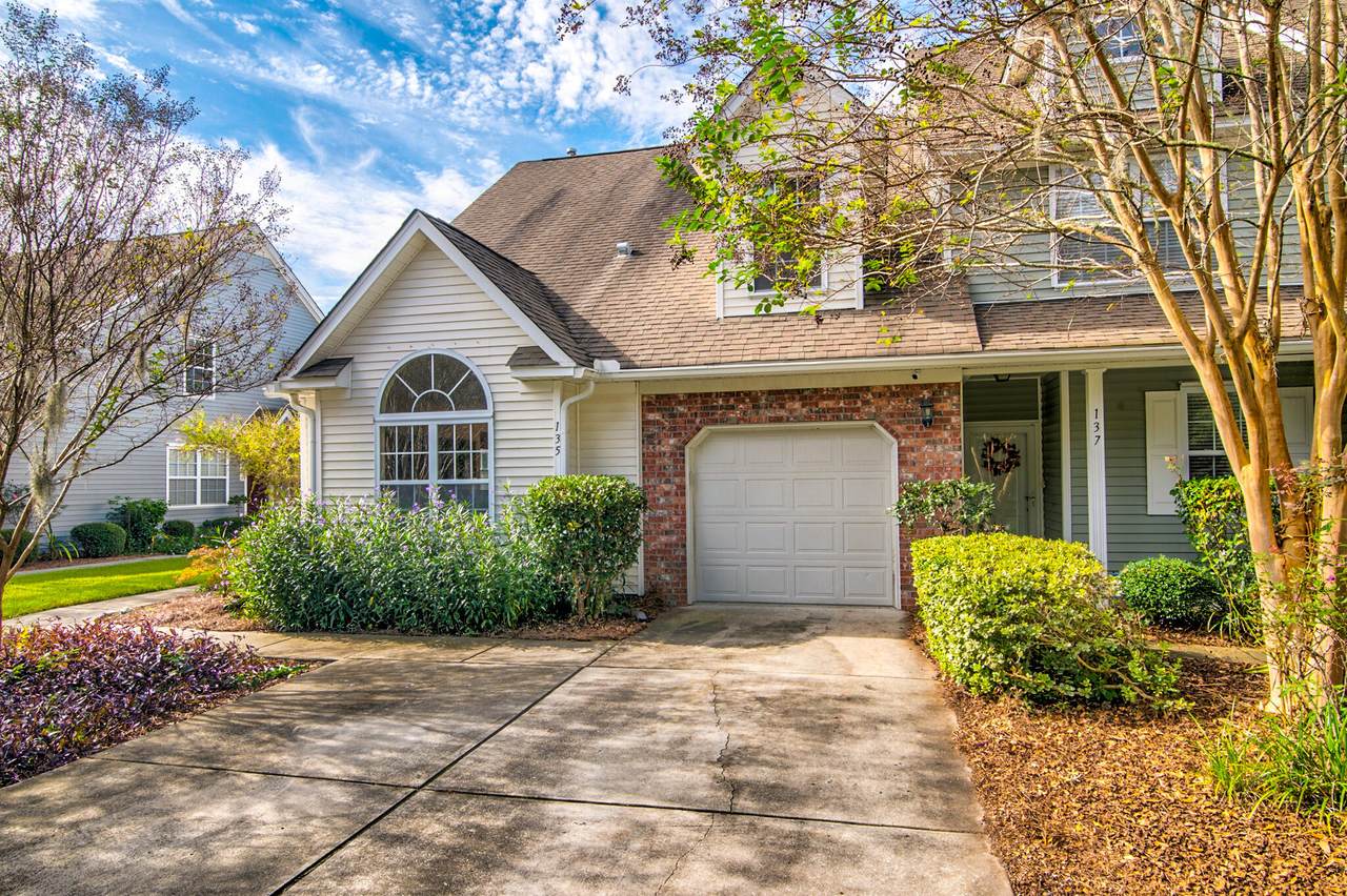 135 Dorothy Drive - Photo 1