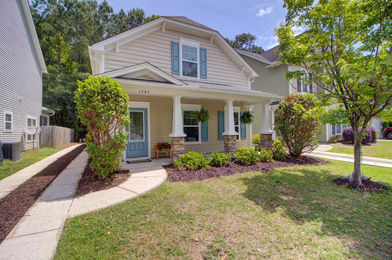 1754 Towne Street - Photo 1