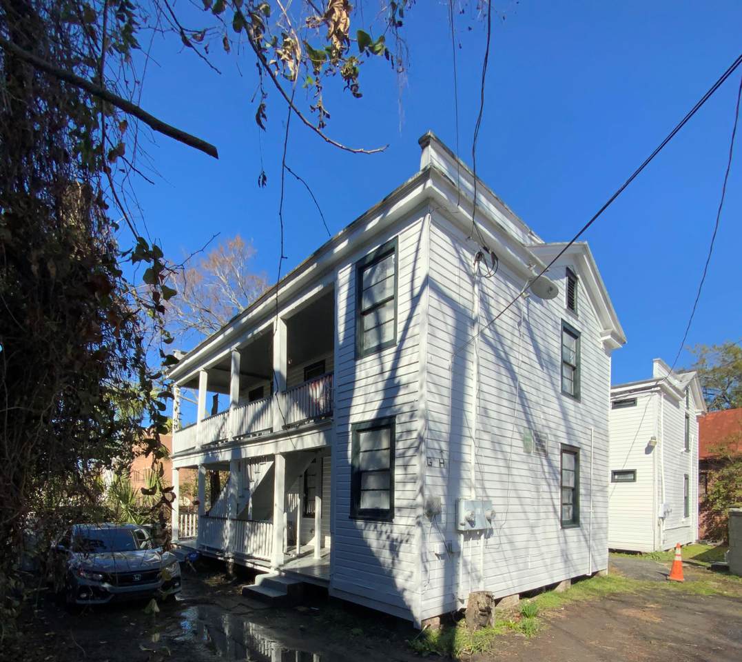 138 Line Street - Photo 1