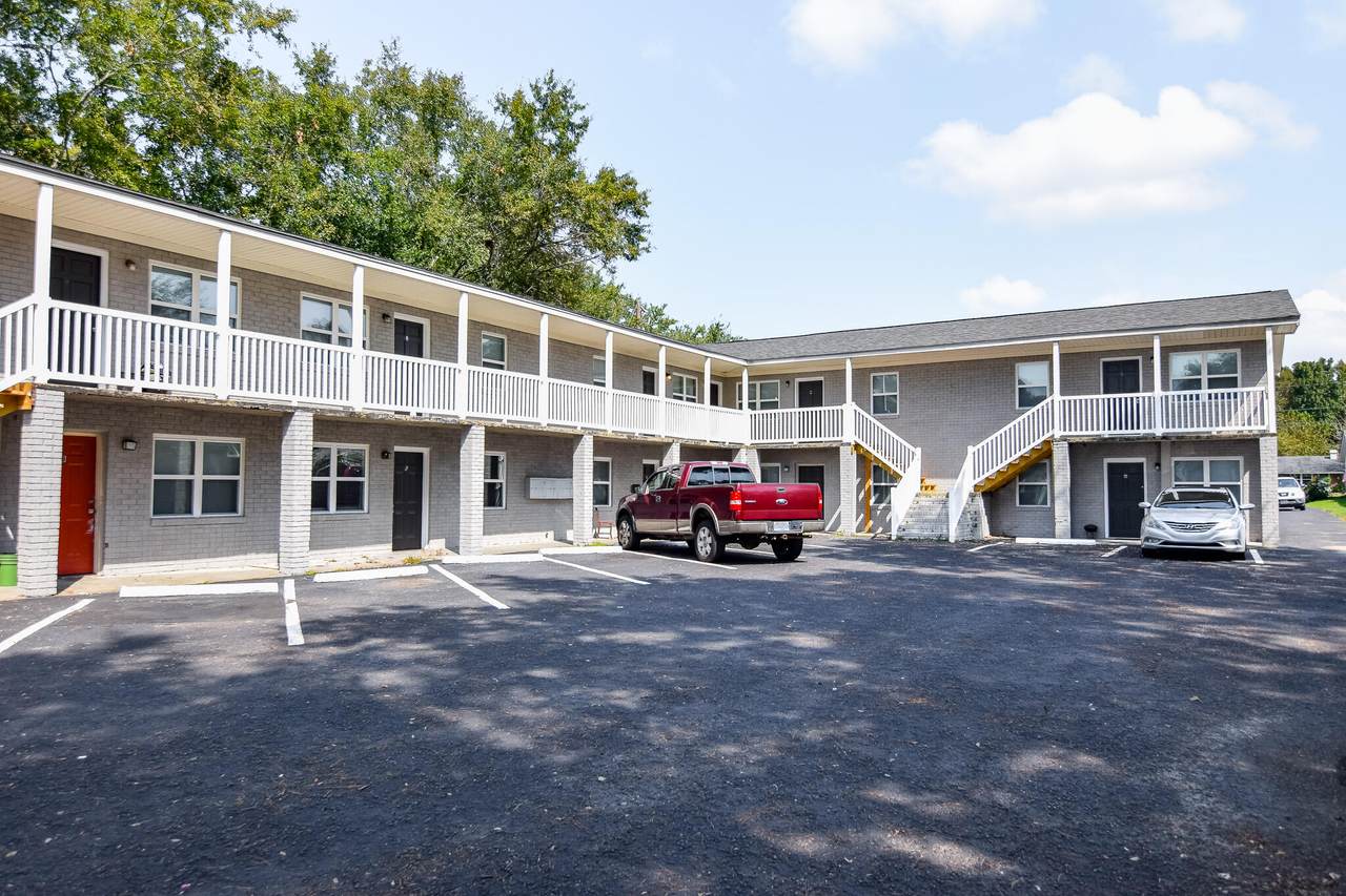 1724 Ashley Hall Road - Photo 1