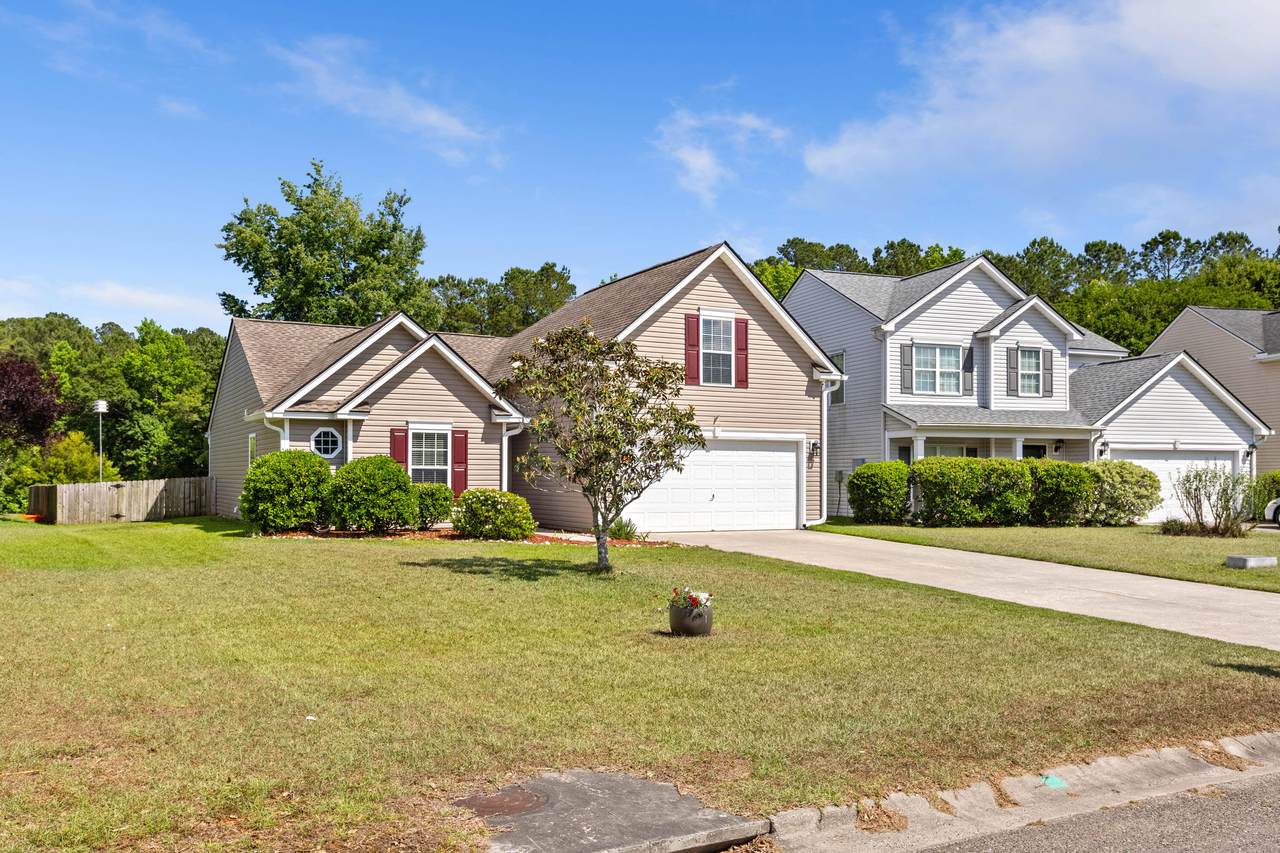 207 Sparkleberry Lane - Photo 1