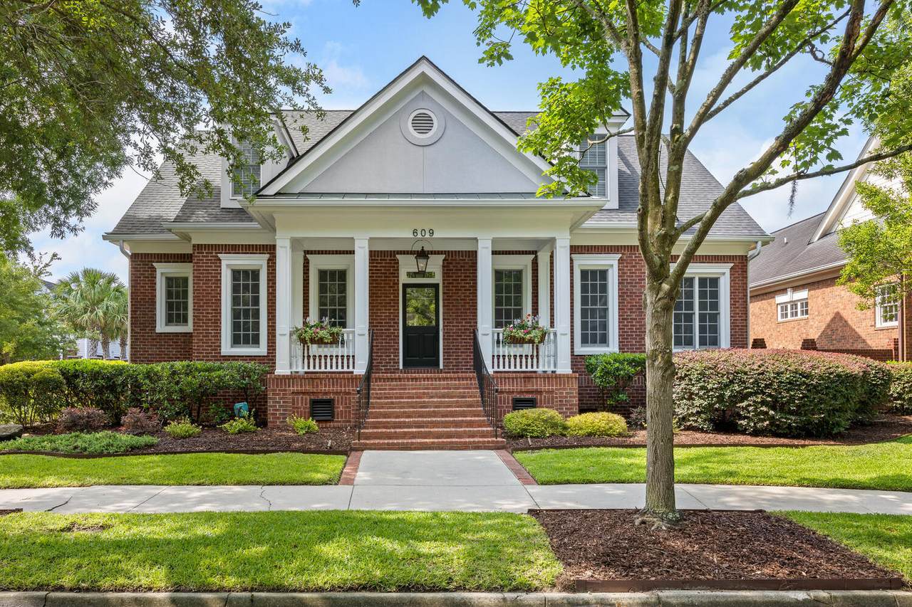 609 Daggett Street - Photo 1