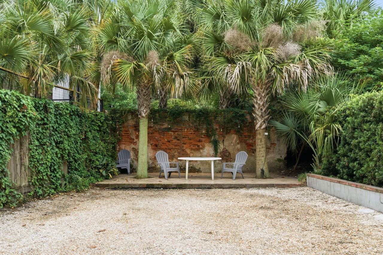 https://bt-photos.global.ssl.fastly.net/charleston/1280_boomver_1_26015880-2.jpg