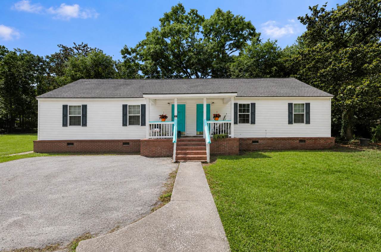 7625 Oakridge Circle - Photo 1