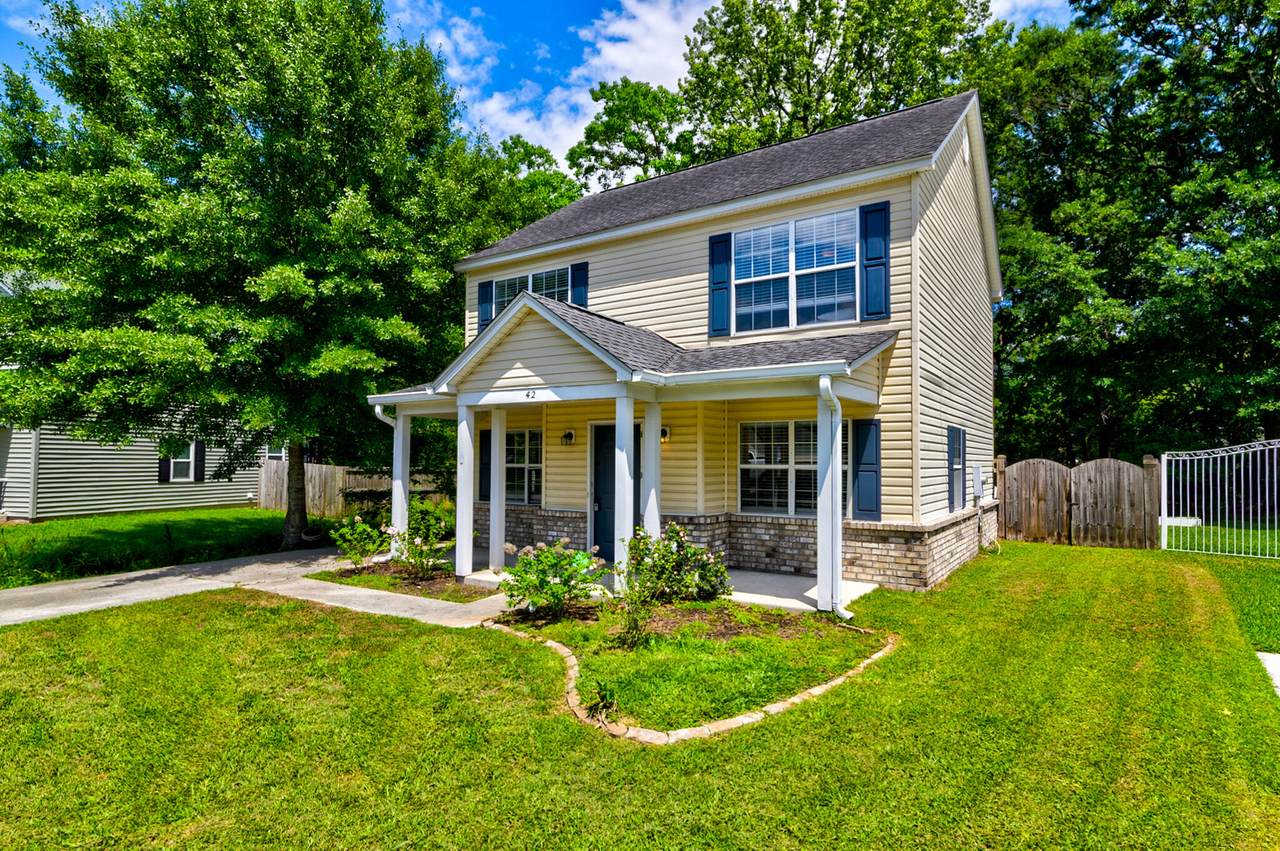 42 Woodleaf Court - Photo 1