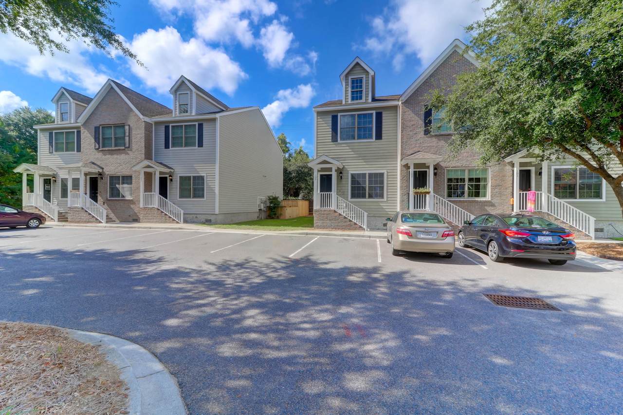 979 Bay Tree Circle - Photo 1