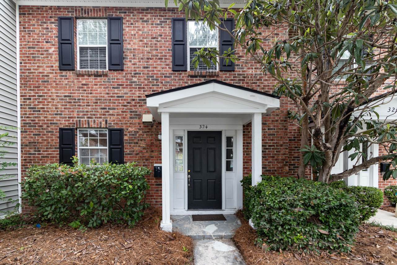 324 Lakeside Drive - Photo 1