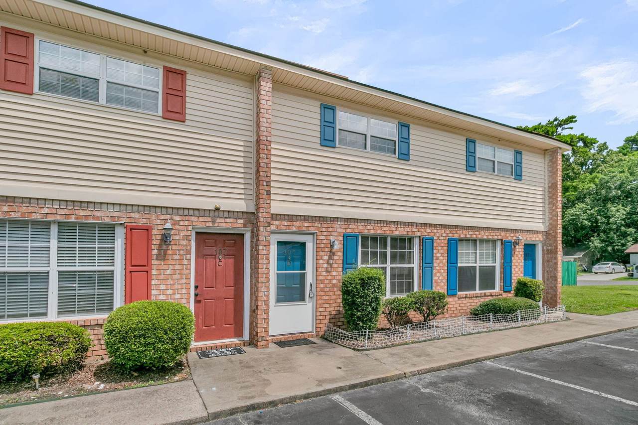 107 Hickory Lane - Photo 1