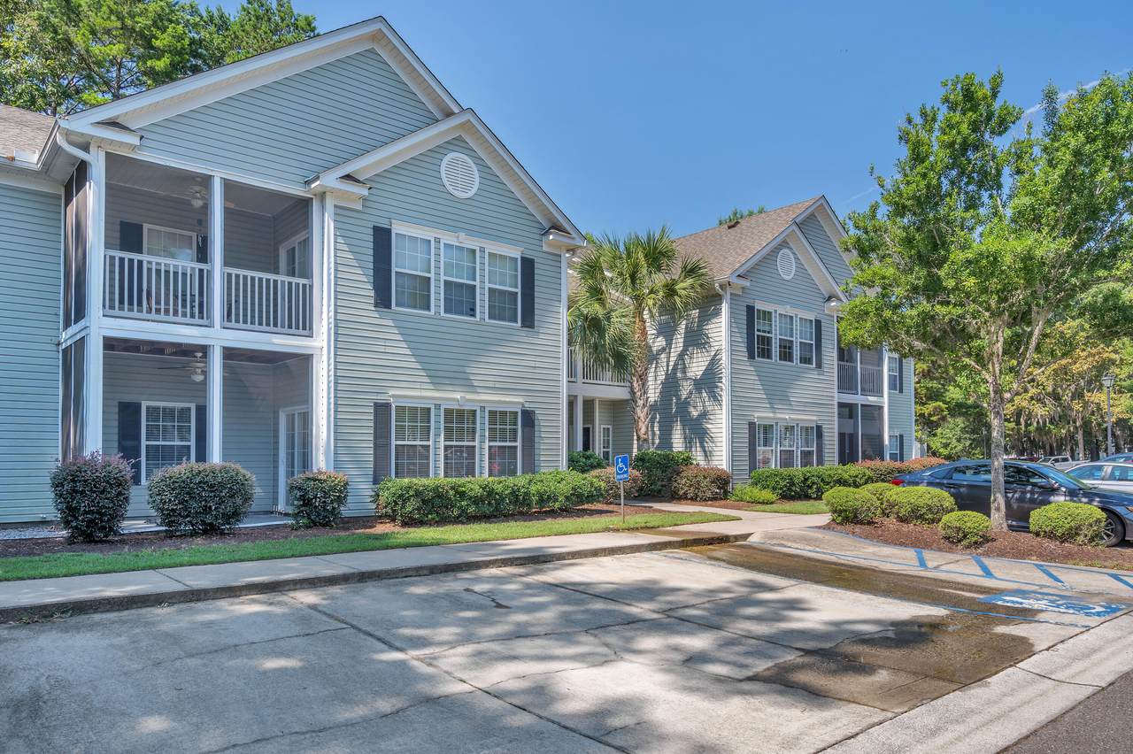 305 Pickering Lane - Photo 1