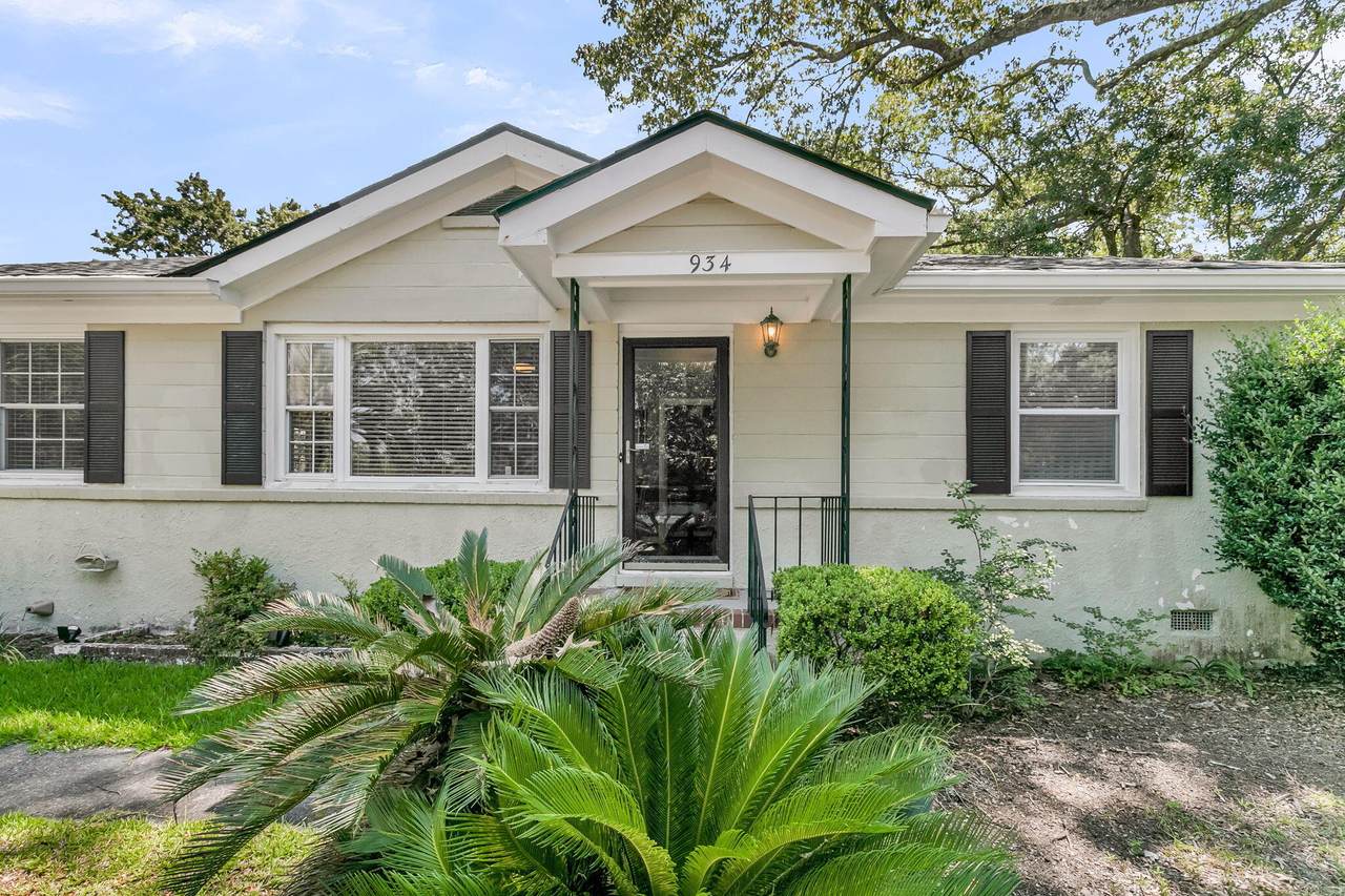 934 Yorktown Drive - Photo 1