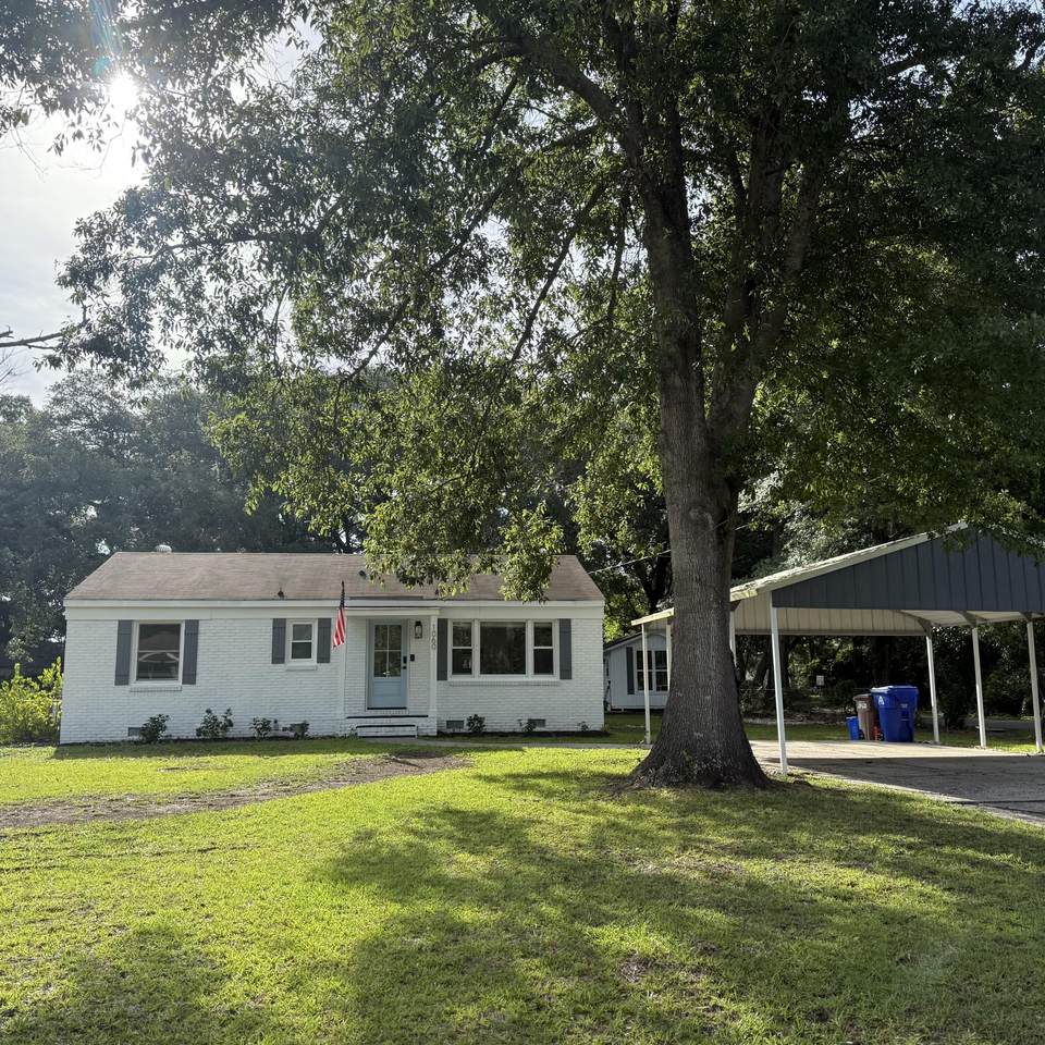 1060 Pauline Avenue - Photo 1