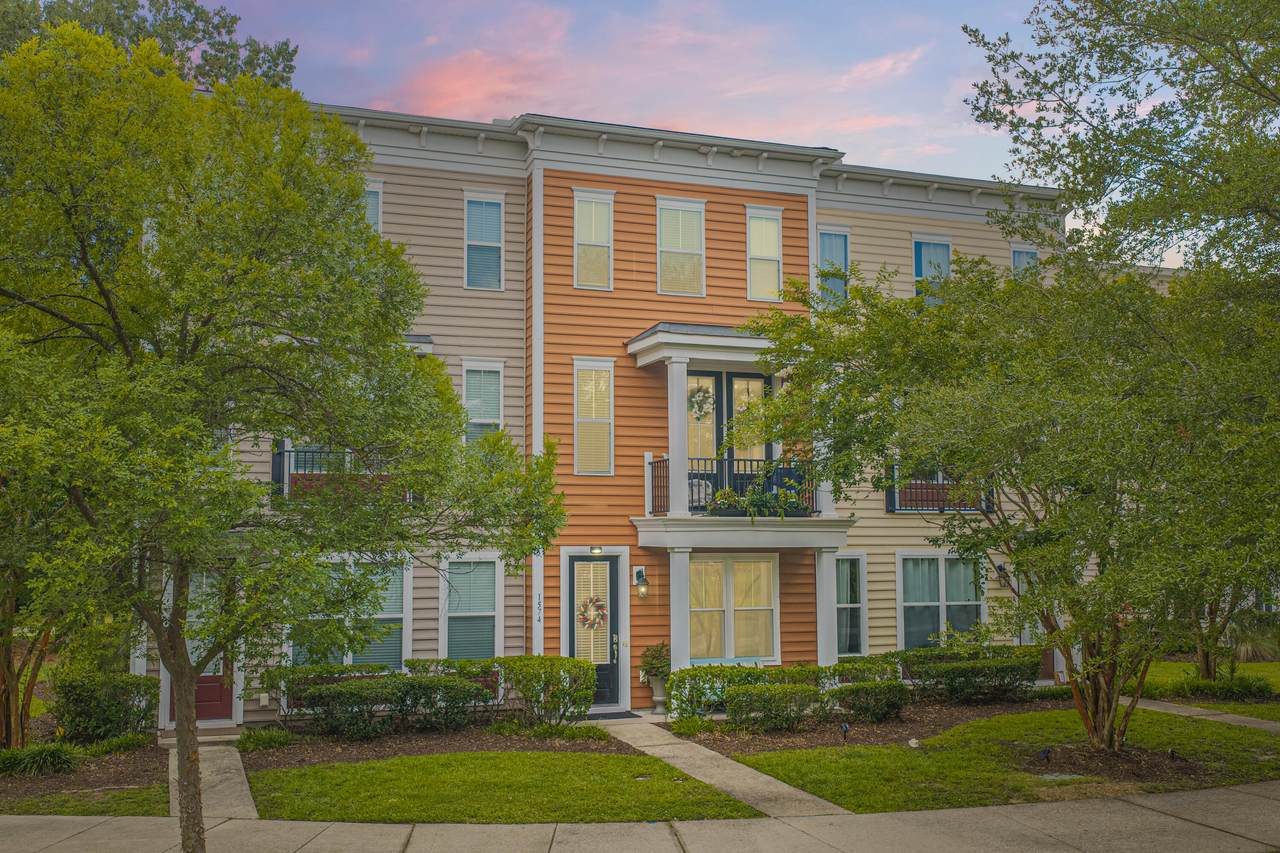 1574 Bluewater Way - Photo 1