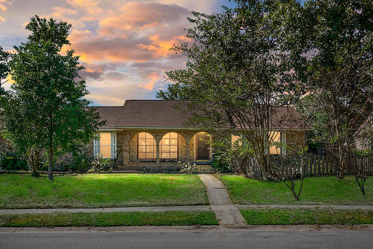 403 Bristlecone Drive - Photo 1