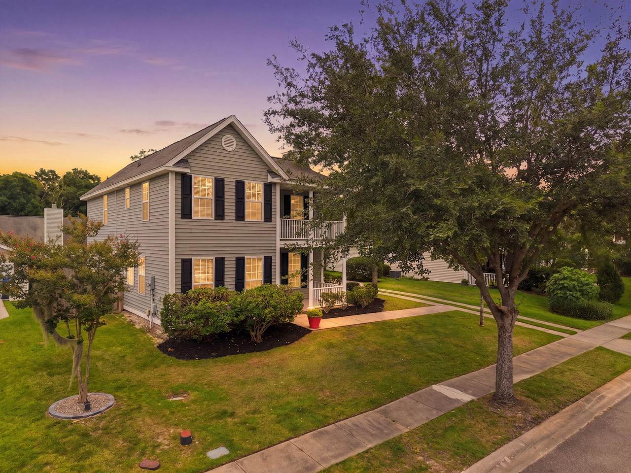 135 Full Moon Court - Photo 1