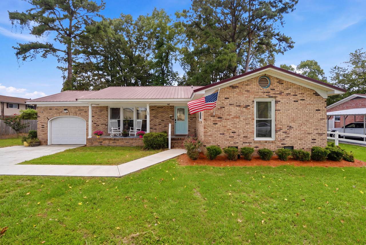 105 Alma Drive - Photo 1