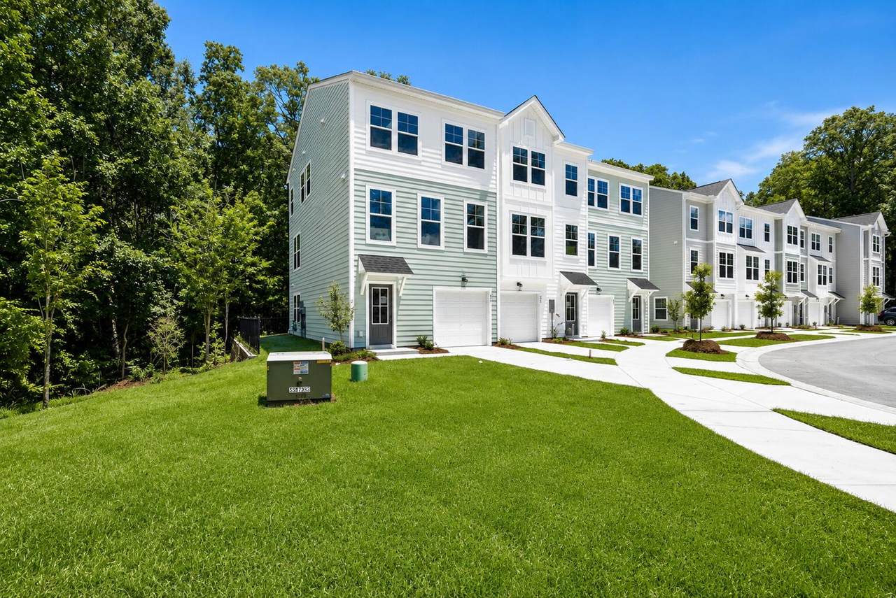 477 Caledon Court - Photo 1