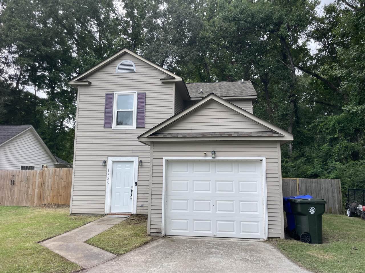 1725 Leith - Photo 1