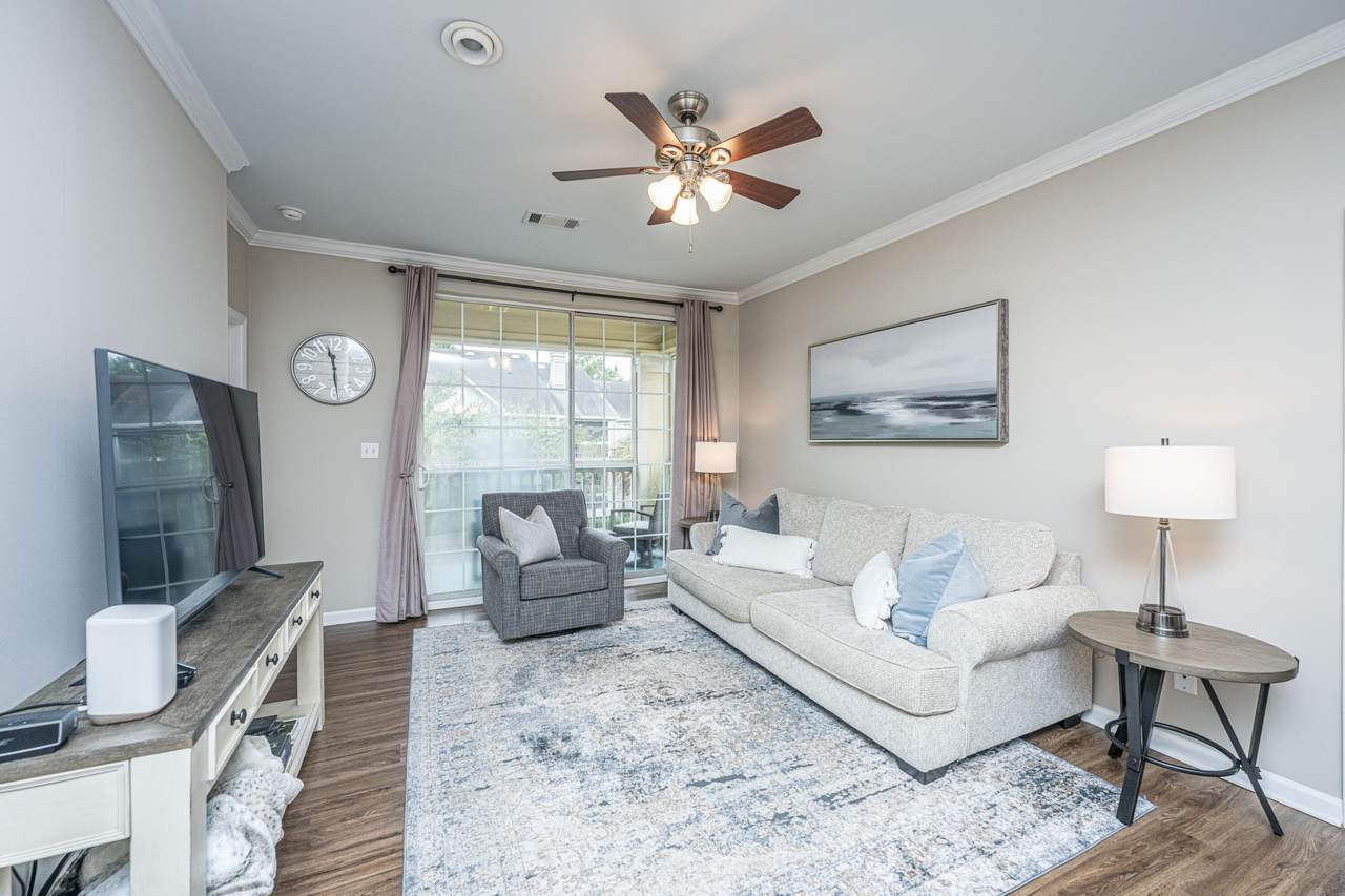 1600 Long Grove - Photo 1