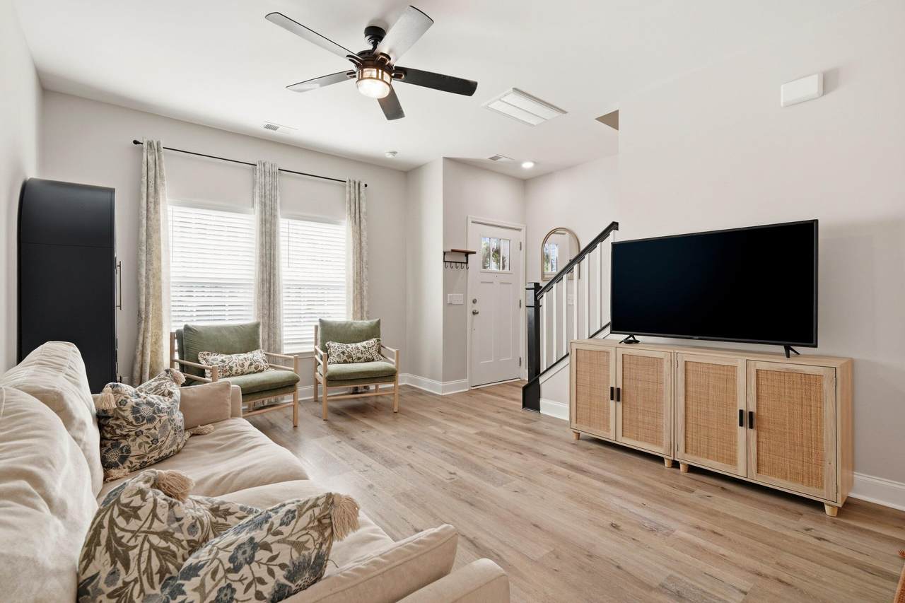 1604 Twin Rivers Drive - Photo 1