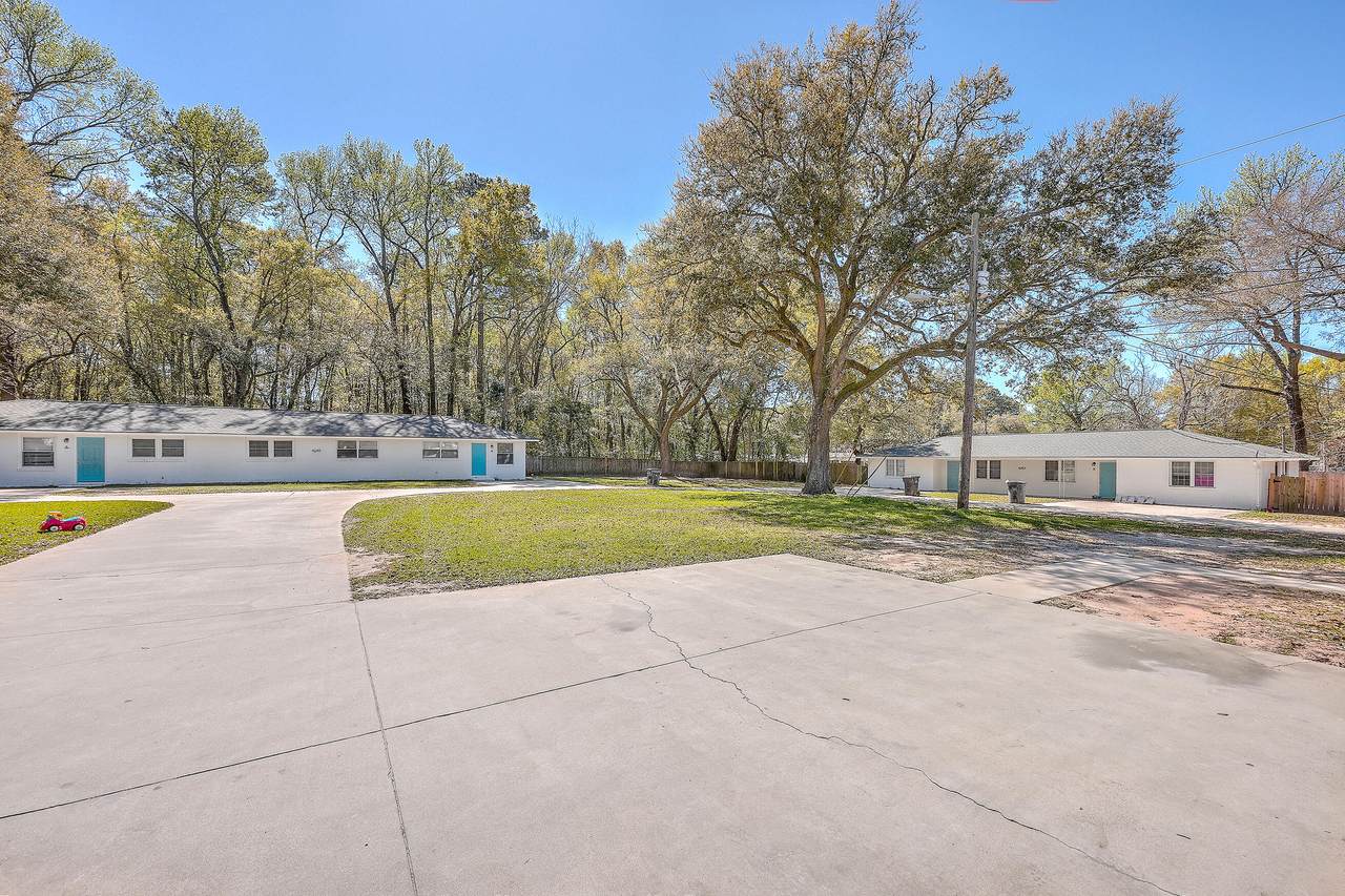 4345 Leslie Street - Photo 1