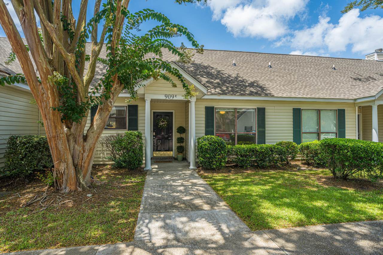 909 Estates Boulevard - Photo 1