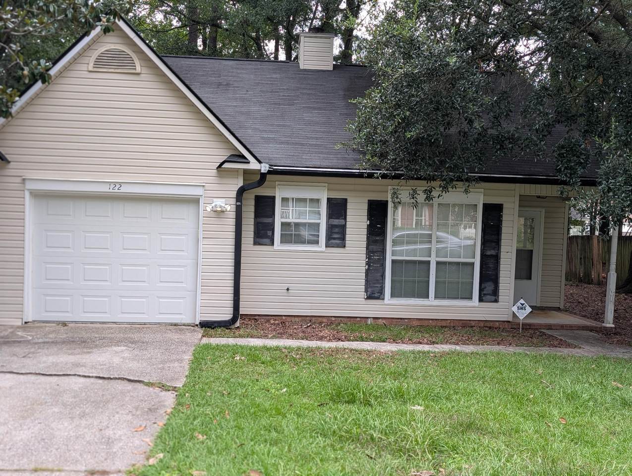 122 Beverly Drive - Photo 1
