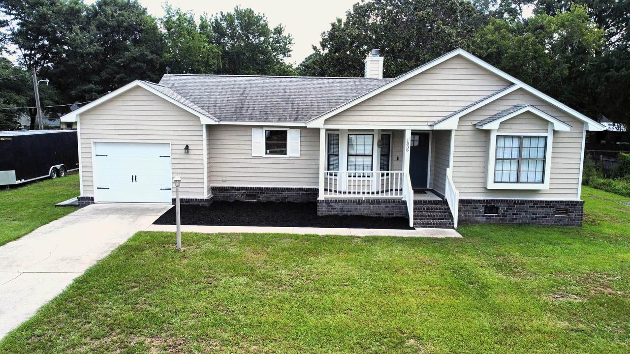 1539 Kentwood Circle - Photo 1