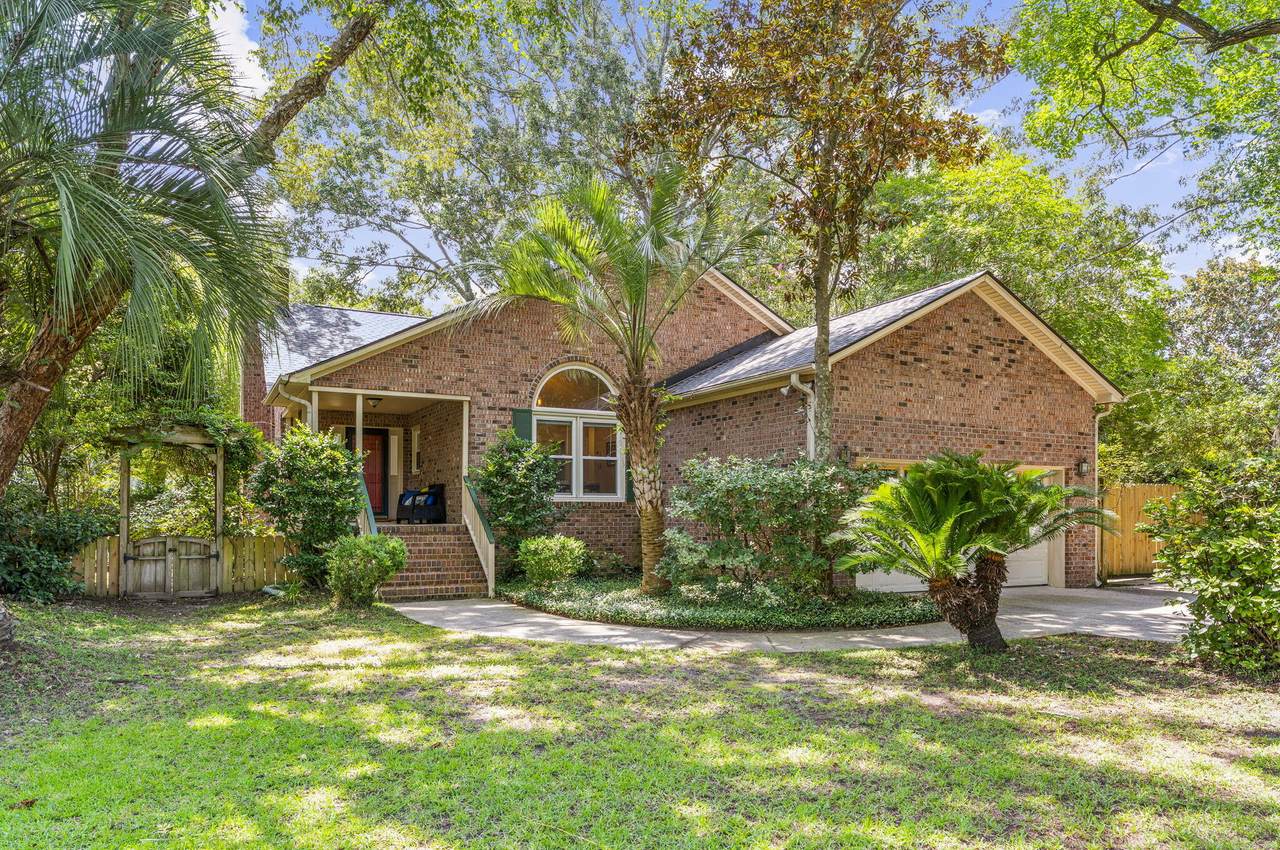 906 Travers Drive - Photo 1