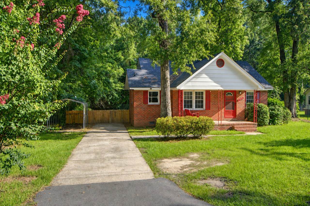 2604 Oakridge Circle - Photo 1