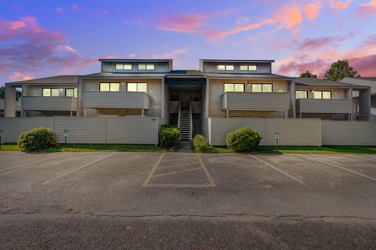 307 Greenmeadow Drive - Photo 1