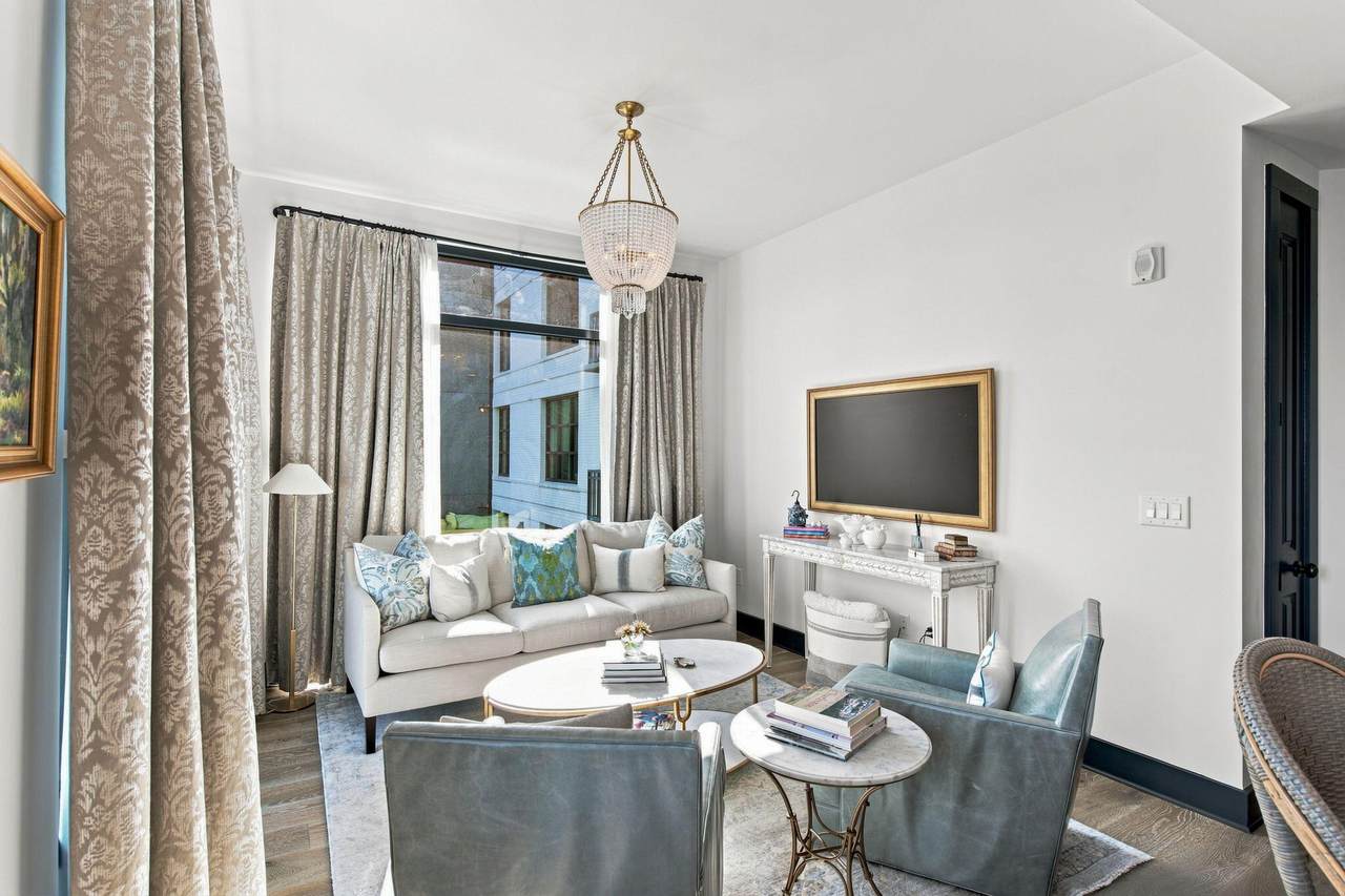 5 Gadsdenboro Street - Photo 1