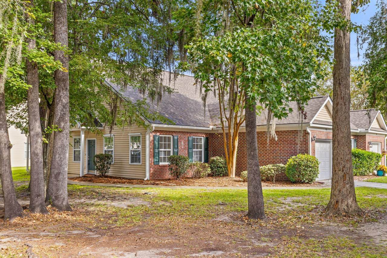 102 Larissa Drive - Photo 1