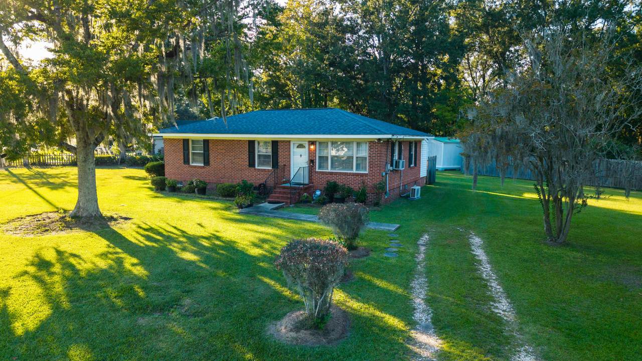 201 Clarine Drive - Photo 1