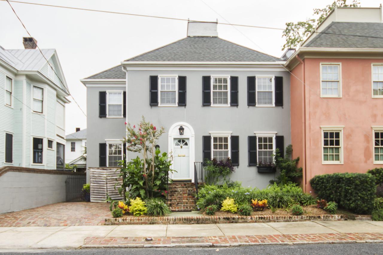 2 Colonial Street - Photo 1