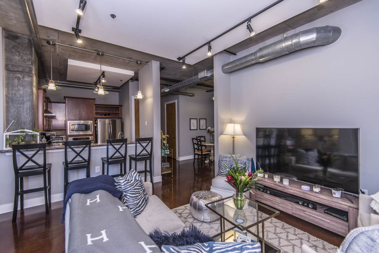 150 Bee Street - Photo 1