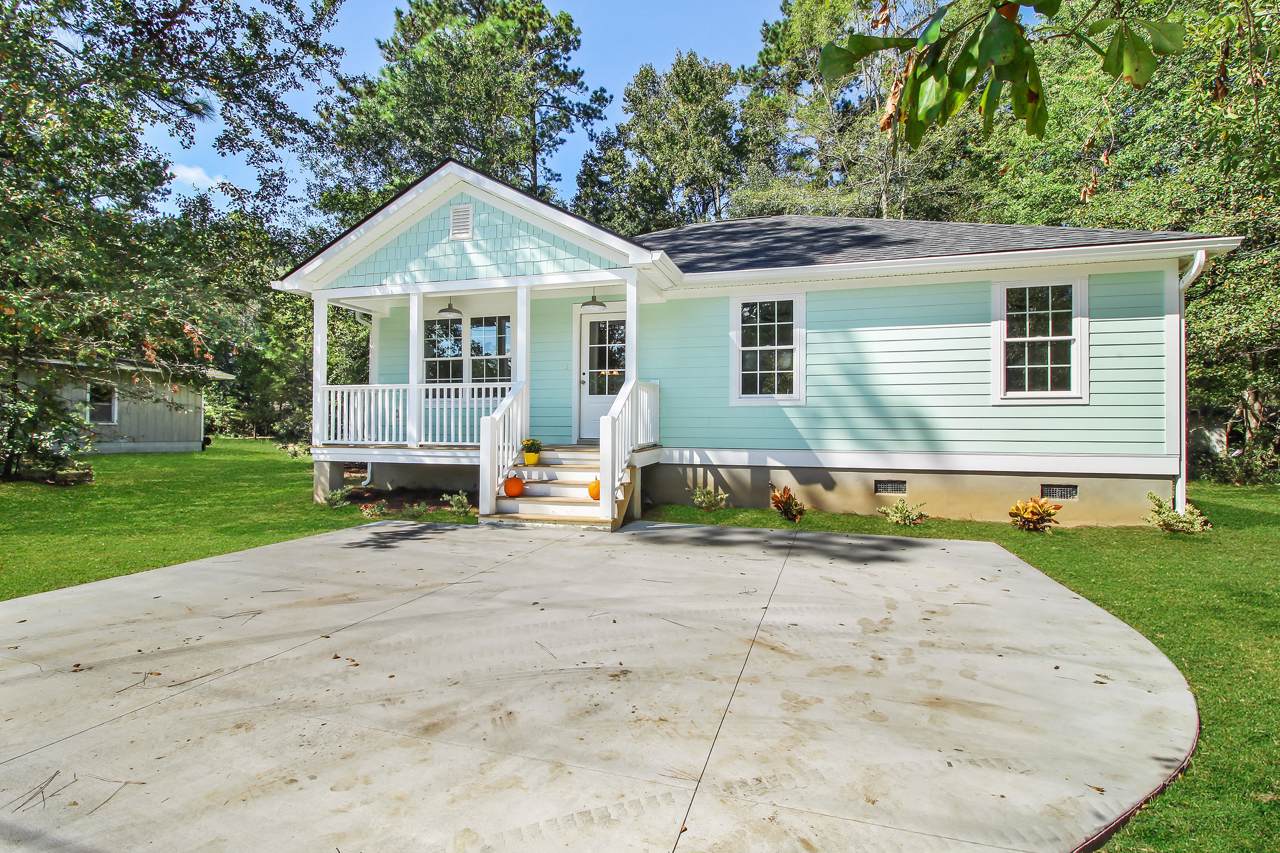 110 Pinewood Drive - Photo 1