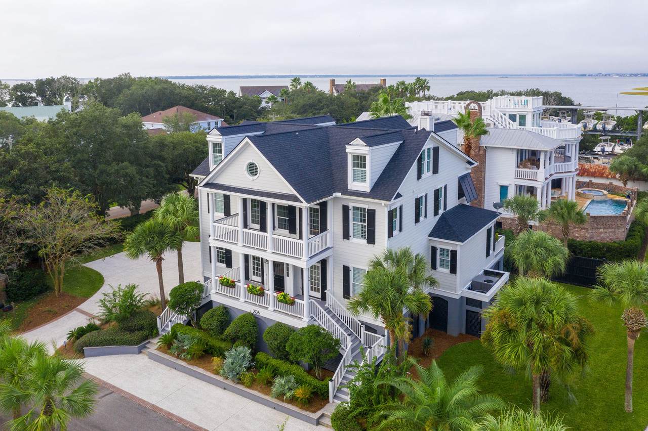 208 Haddrell Street - Photo 1