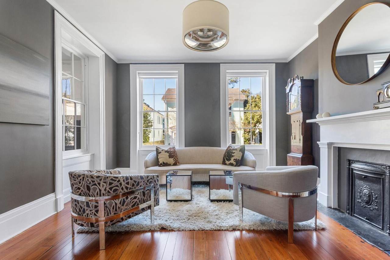 110 King Street - Photo 1