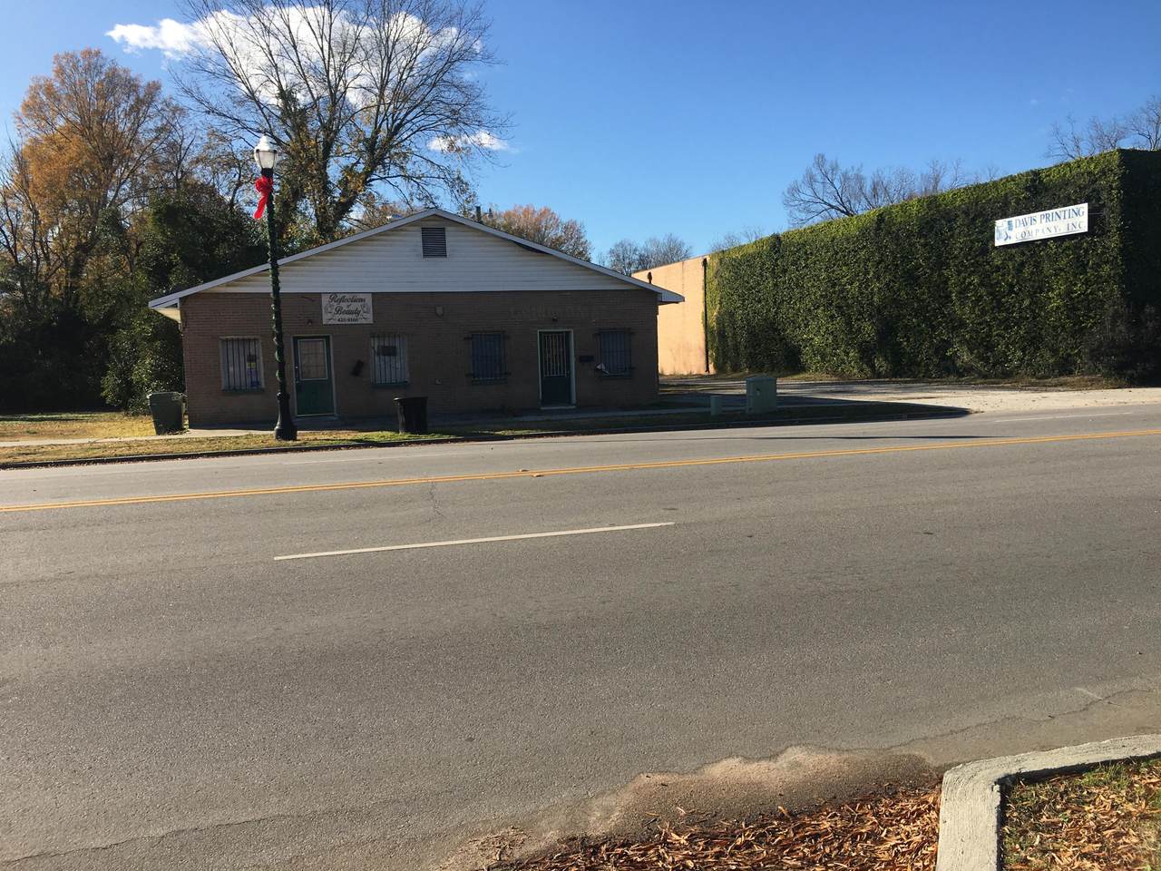 709 Broad Street - Photo 1