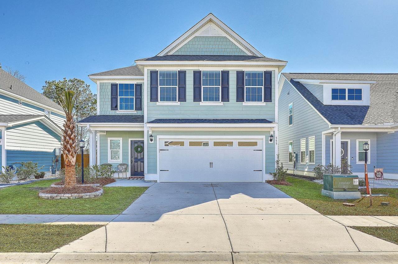 555 Alderly Drive - Photo 1