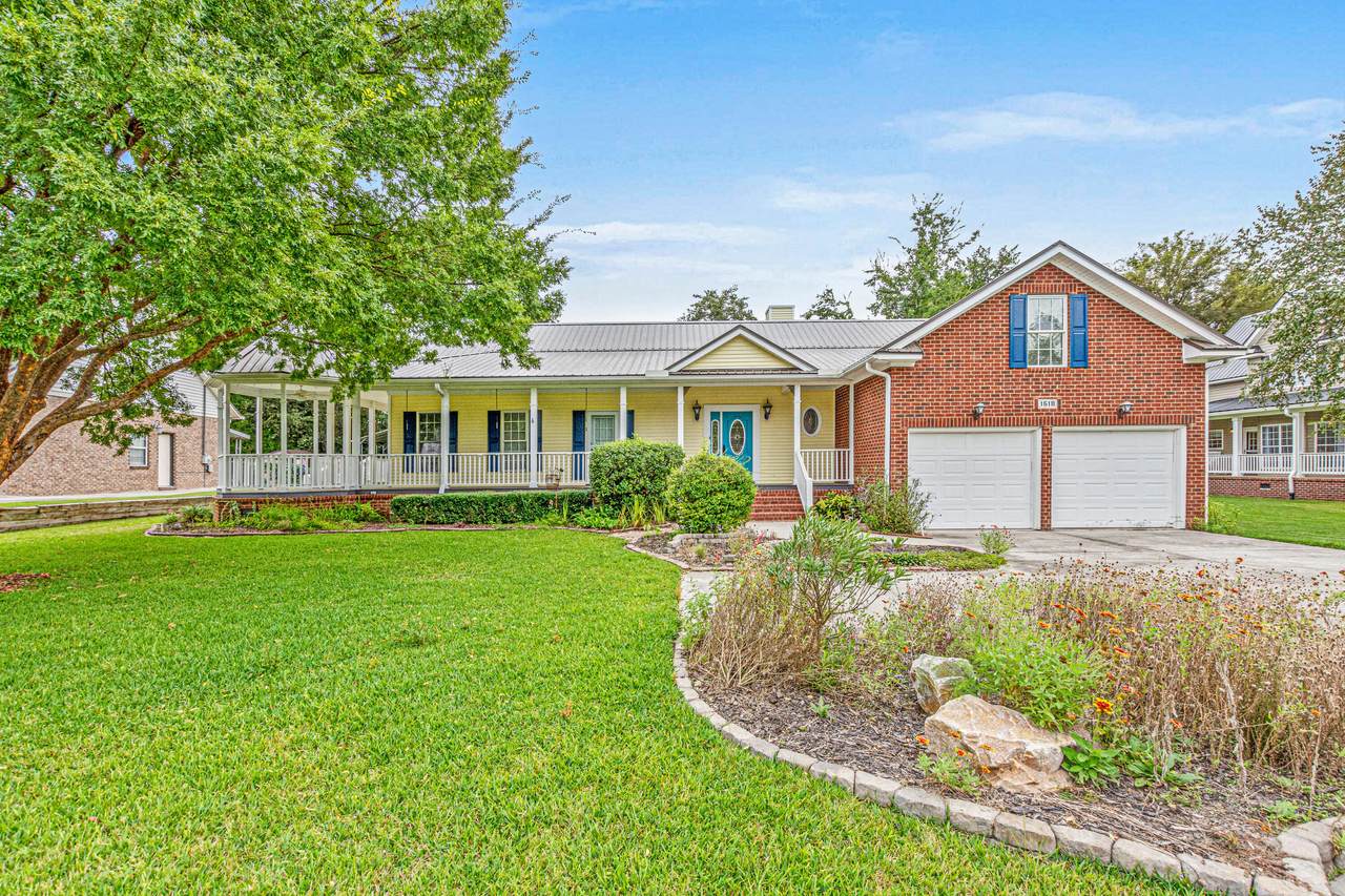 1618 Cedar Avenue - Photo 1