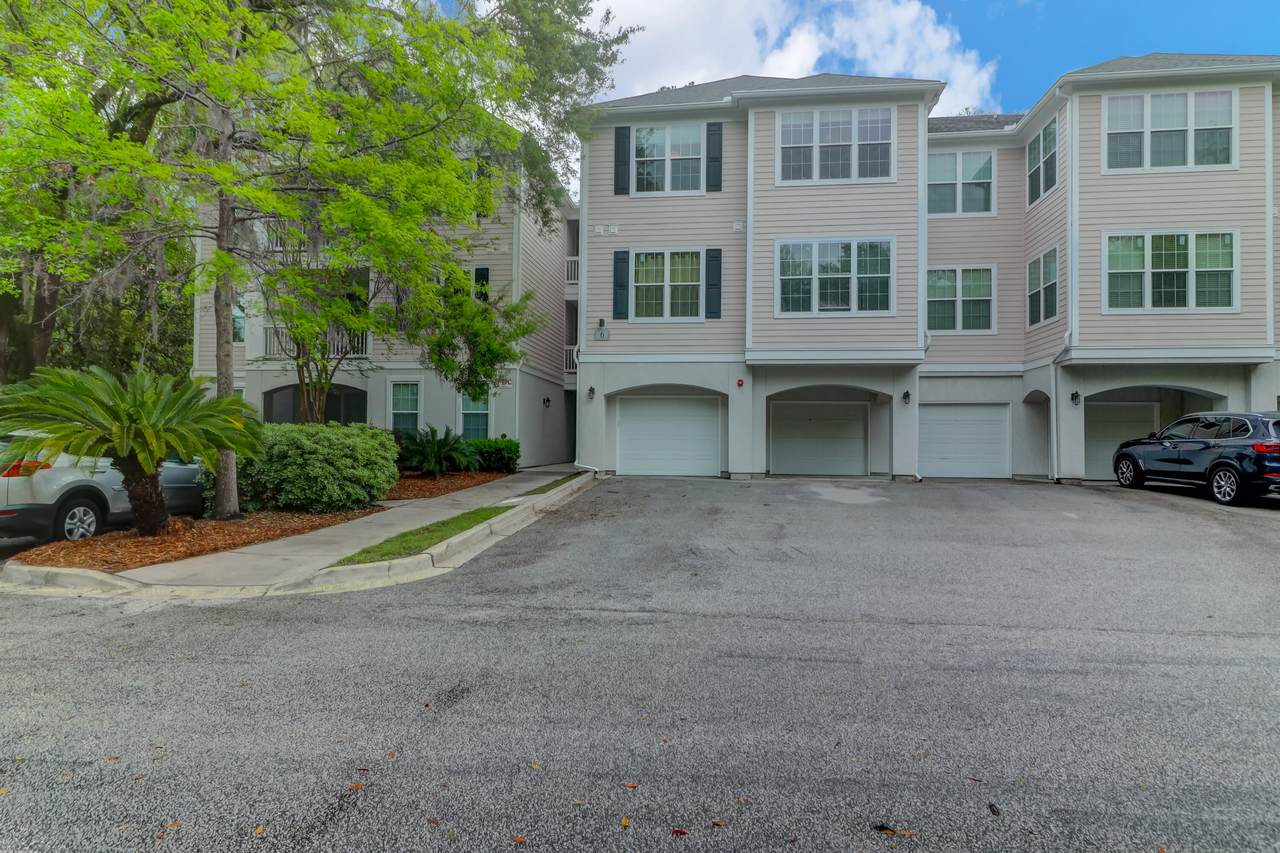 60 Fenwick Hall Allee - Photo 1
