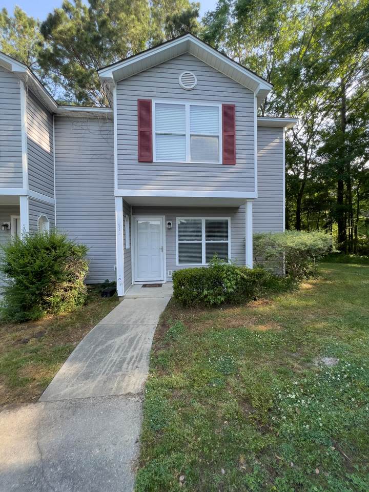 511 Travelers Boulevard - Photo 1