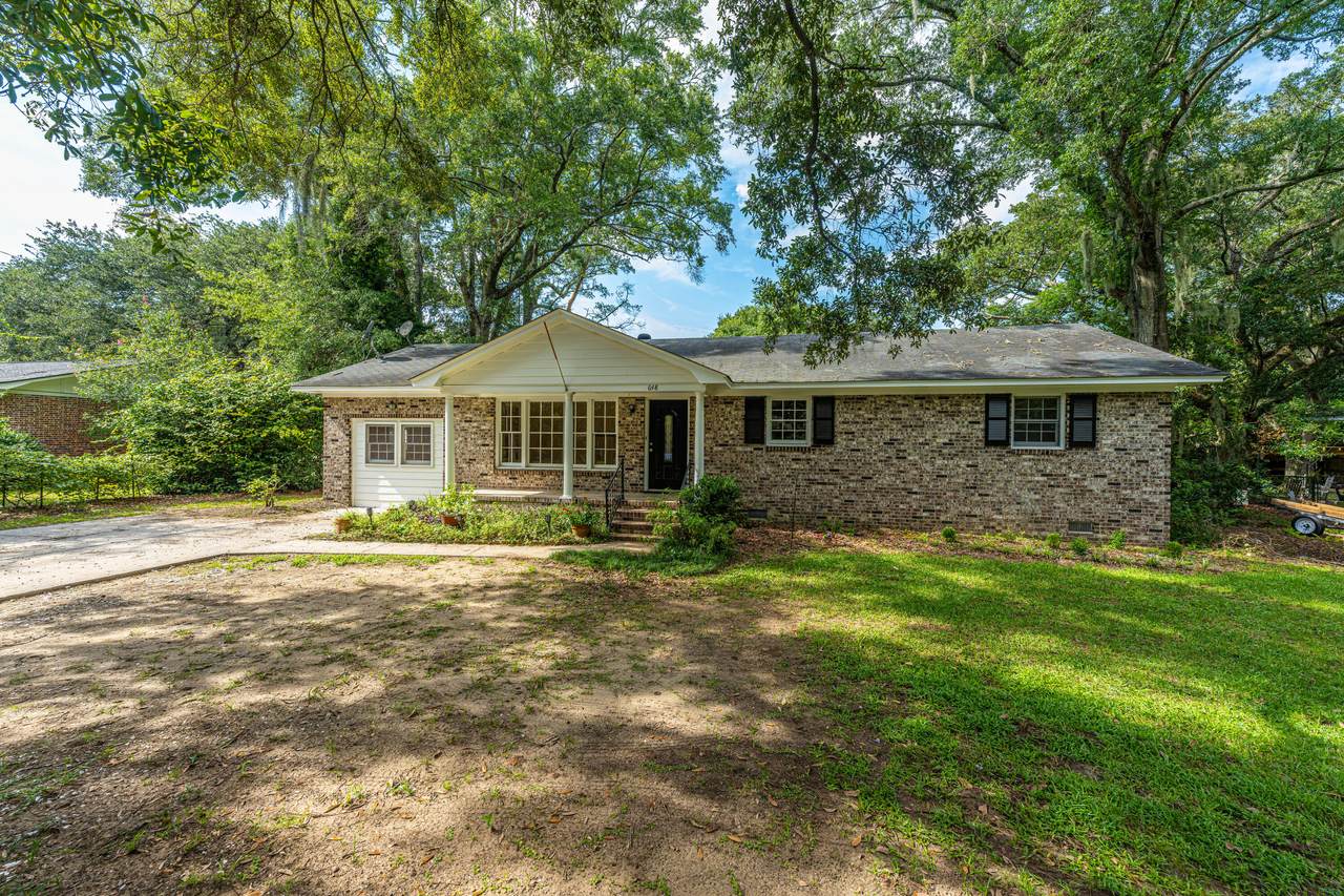 648 Fort Johnson Road - Photo 1