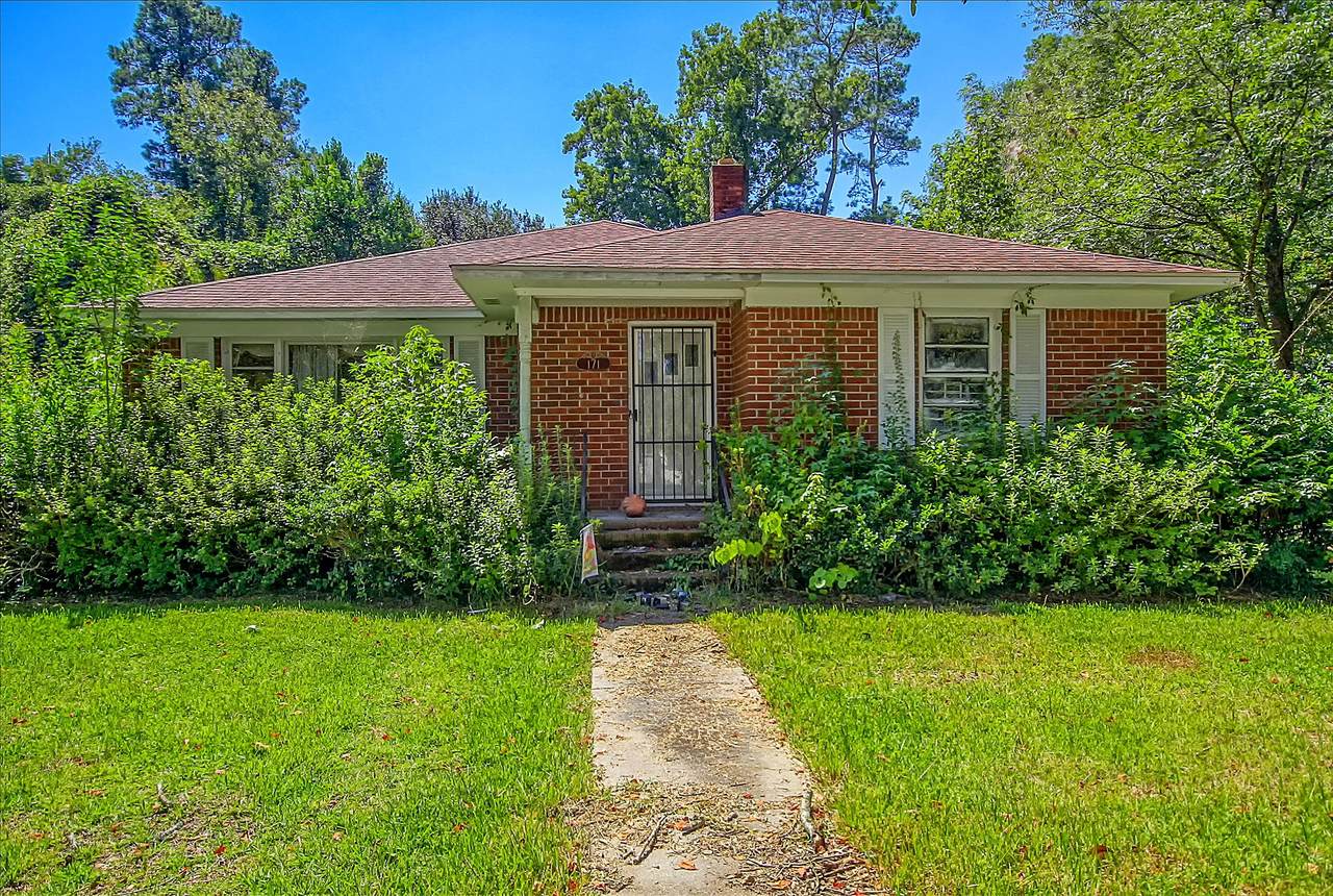171 Roosevelt Drive - Photo 1